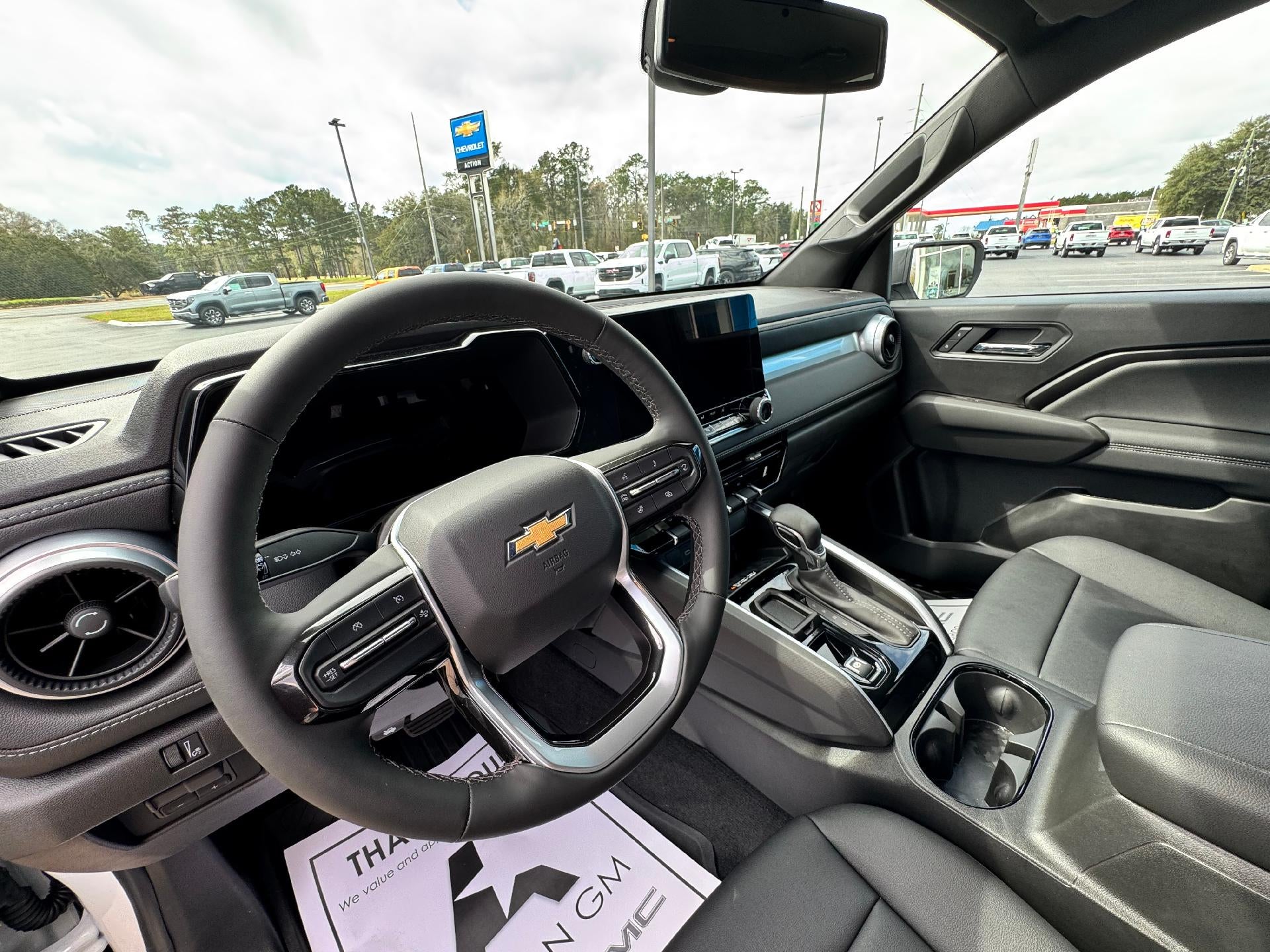 2025 Chevrolet Colorado WT/LT