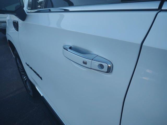 2023 GMC Yukon XL SLT