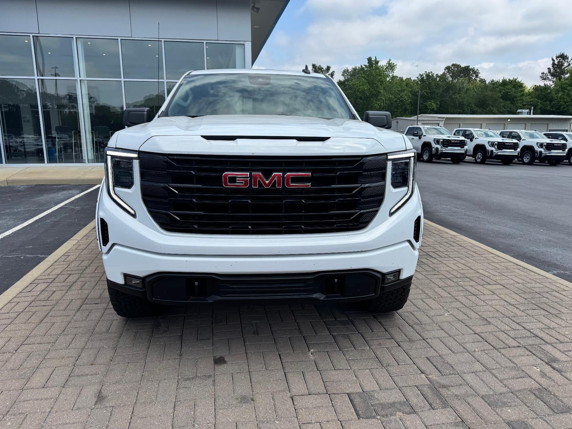 2025 GMC Sierra 1500 Elevation
