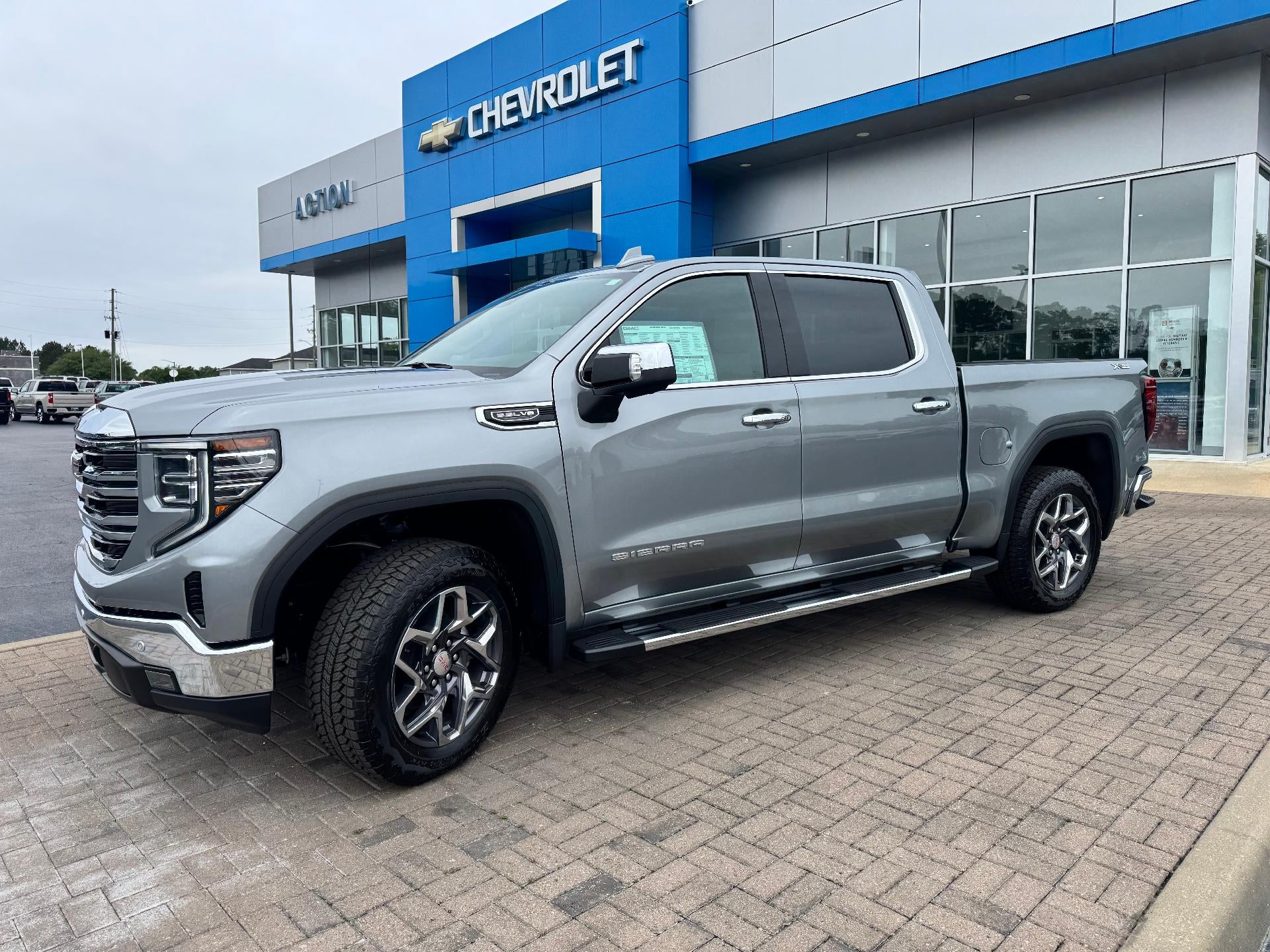 2026 GMC Sierra 4WD Crew Cab Short Box SLT's photo
